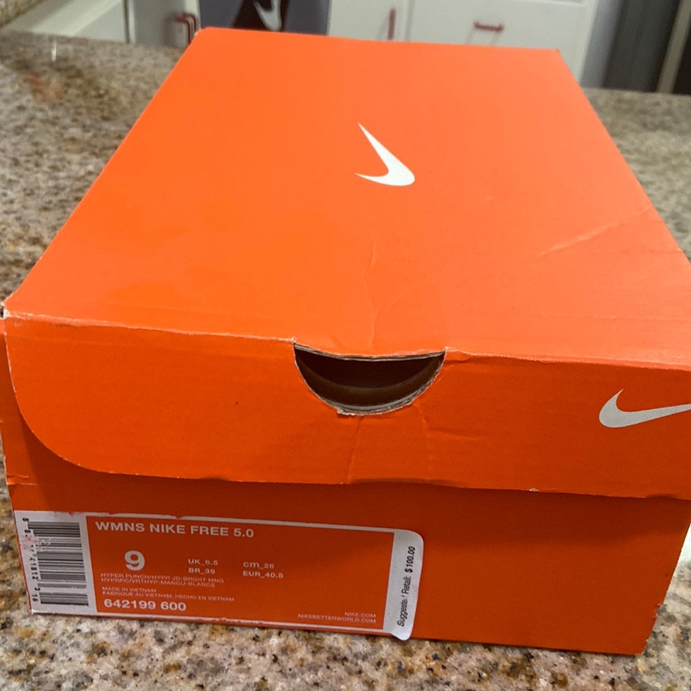 Hot pink Women’s Nike Free 5.0 size 9